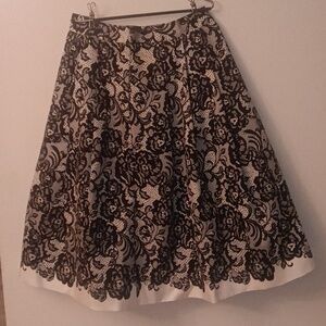 White House Black Market Size 4 White Black Lace Print Pleated Women Midi Skirt